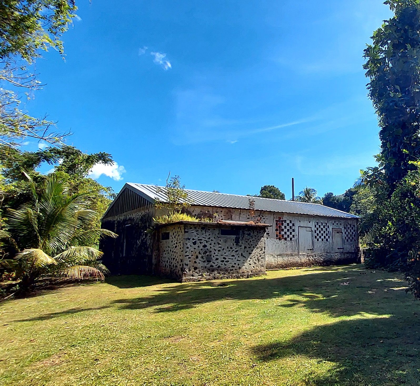 photo de l'extérieur de la vinaigrerie le vezou